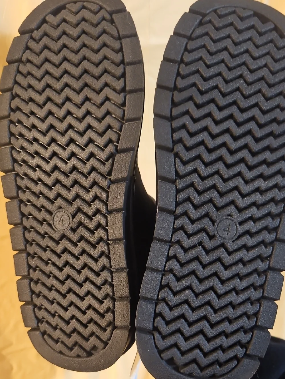 CAT & JACK GIRLS HONOR BOOTS: BLACK: NEW WITH TAGS: SIZE 4